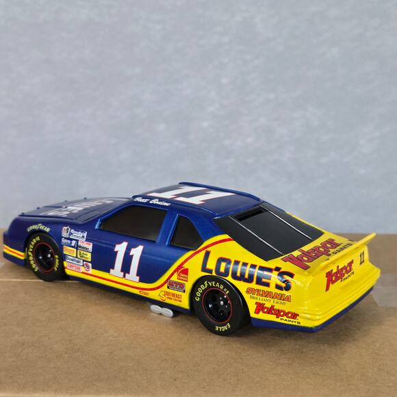 Rare Brett Bodine #11 Lowe's 1995 Thunderbird Diecast Race Car Bank with Key - Picture 2 of 8